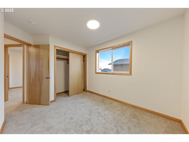 658 ST CHARLES St, Eugene, OR 97402