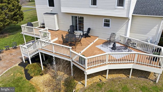 17 RENAISSANCE DR, Martinsburg, WV 25403