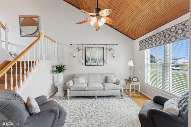 17 RENAISSANCE DR, Martinsburg, WV 25403