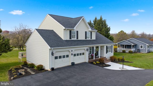 17 RENAISSANCE DR, Martinsburg, WV 25403