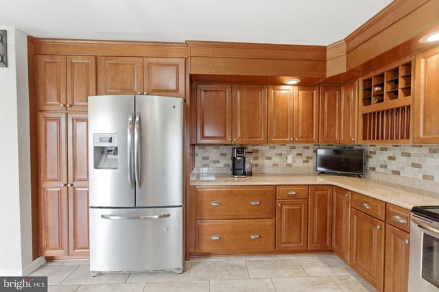 17 RENAISSANCE DR, Martinsburg, WV 25403