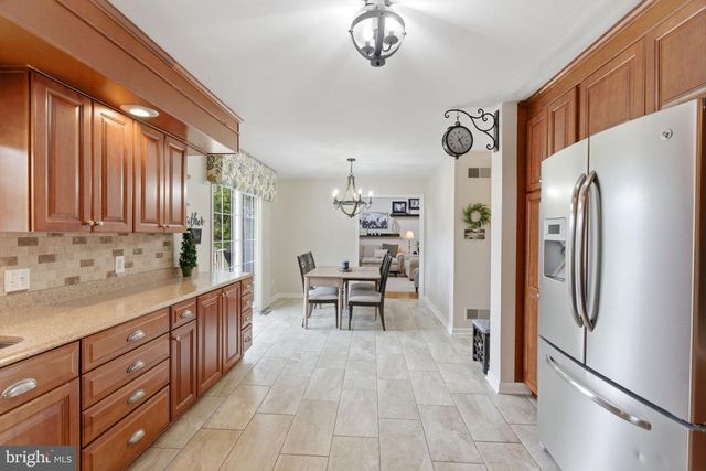 17 RENAISSANCE DR, Martinsburg, WV 25403