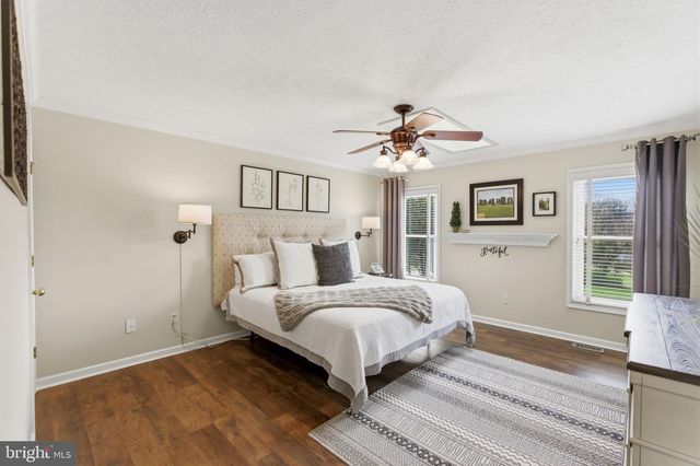 17 RENAISSANCE DR, Martinsburg, WV 25403