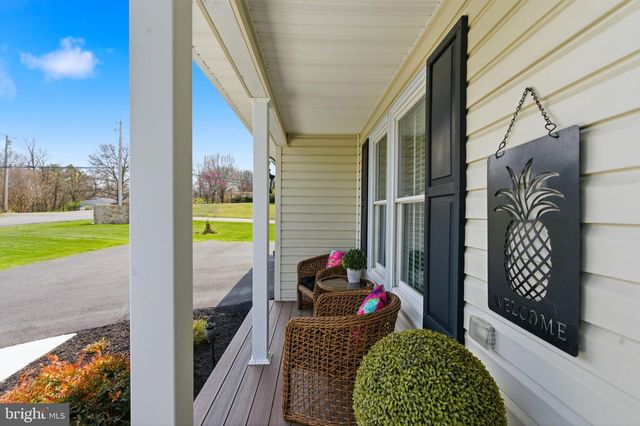 17 RENAISSANCE DR, Martinsburg, WV 25403