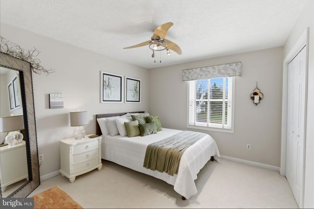 17 RENAISSANCE DR, Martinsburg, WV 25403