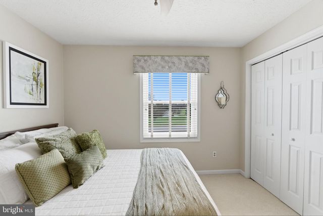 17 RENAISSANCE DR, Martinsburg, WV 25403