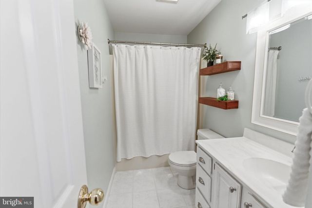 17 RENAISSANCE DR, Martinsburg, WV 25403