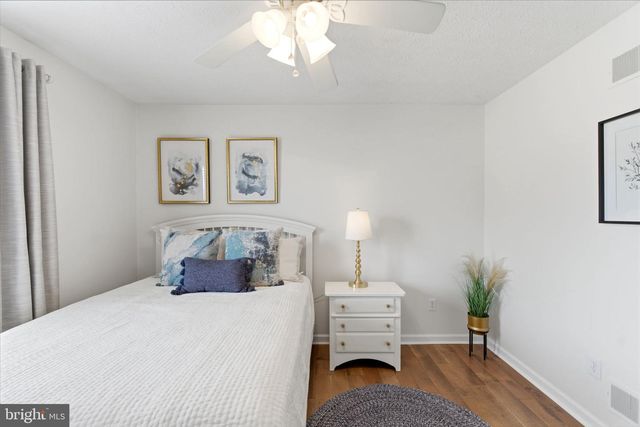 17 RENAISSANCE DR, Martinsburg, WV 25403