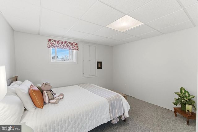 17 RENAISSANCE DR, Martinsburg, WV 25403