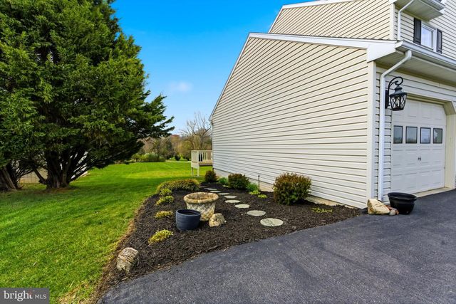 17 RENAISSANCE DR, Martinsburg, WV 25403