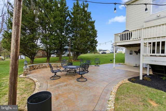 17 RENAISSANCE DR, Martinsburg, WV 25403