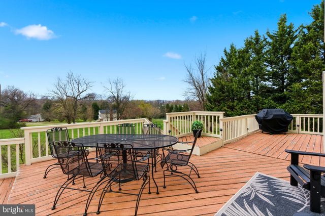 17 RENAISSANCE DR, Martinsburg, WV 25403