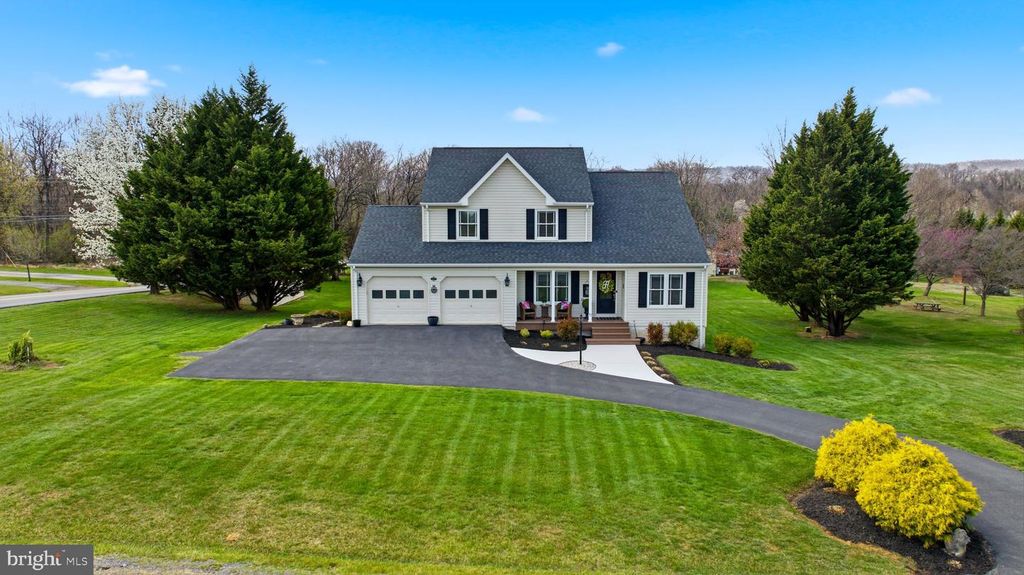 17 RENAISSANCE DR, Martinsburg, WV 25403