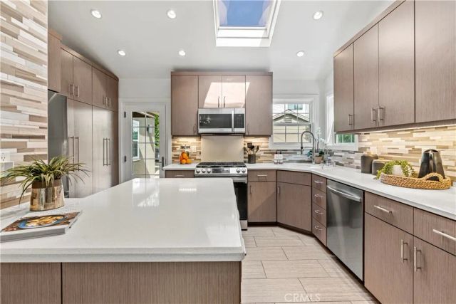 8963 Cynthia, West Hollywood, CA 90069