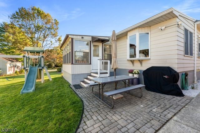 241 Aurora St, Lopatcong Twp., NJ 08865