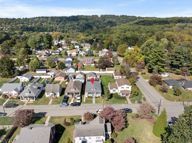 241 Aurora St, Lopatcong Twp., NJ 08865