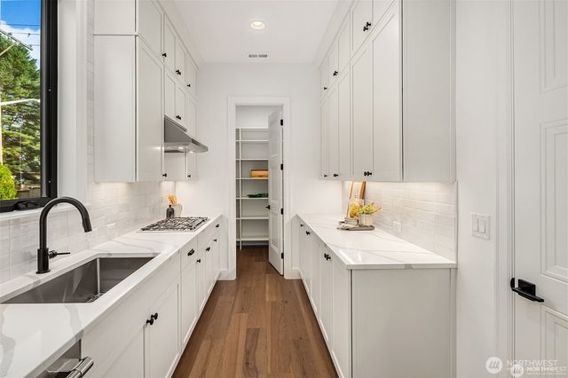 13988 SE 5th Street, Bellevue, WA 98005