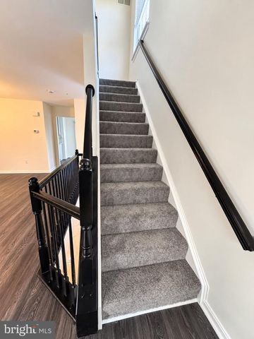 6022 CEDAR POST DR, District Heights, MD 20747