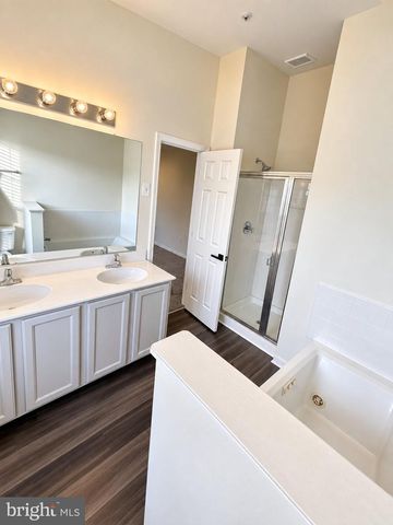 6022 CEDAR POST DR, District Heights, MD 20747