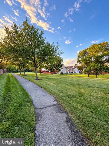 6022 CEDAR POST DR, District Heights, MD 20747
