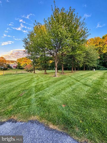 6022 CEDAR POST DR, District Heights, MD 20747