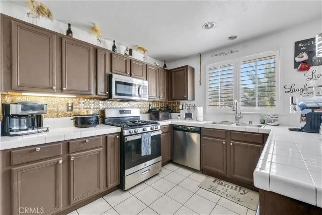 16943 Grand Triassic, Victorville, CA 92394