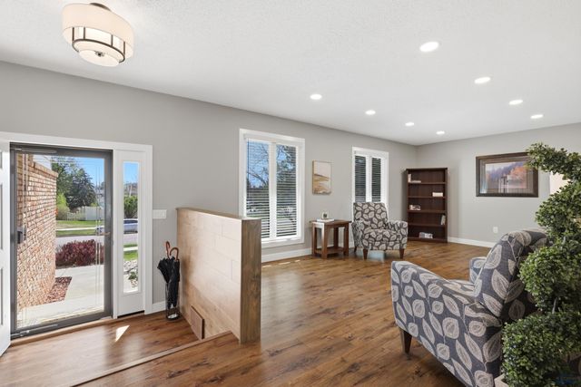 639 WESTWIND DR, Rapid City, SD 57702