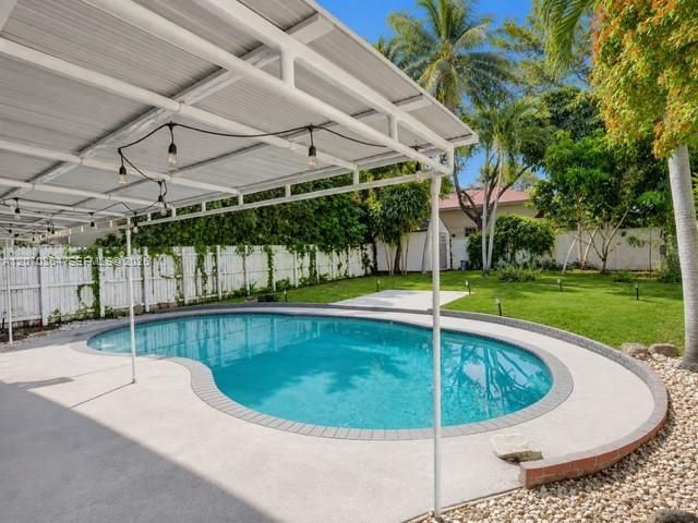1022 NE 34th Court, Oakland Park, FL 33334
