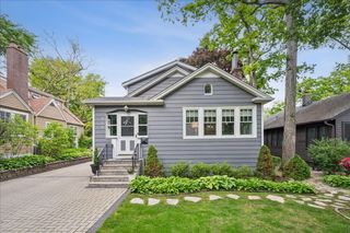 829 Saint Johns Avenue, Highland Park, IL 60035