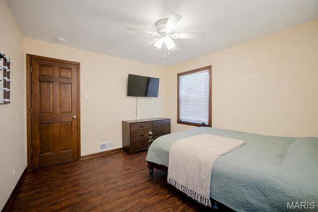 319 E Schuetz Street, Lebanon, IL 62254