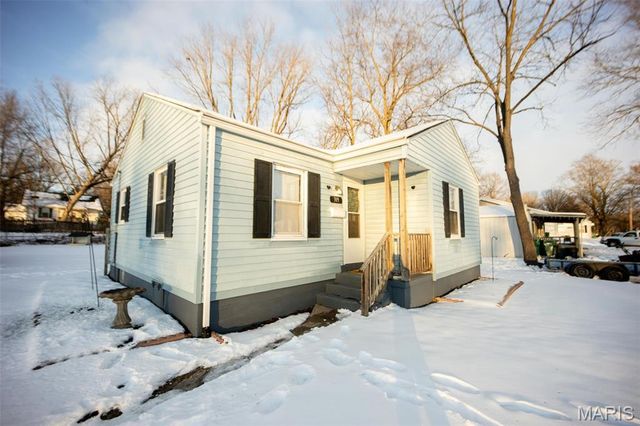 319 E Schuetz Street, Lebanon, IL 62254