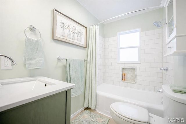 319 E Schuetz Street, Lebanon, IL 62254