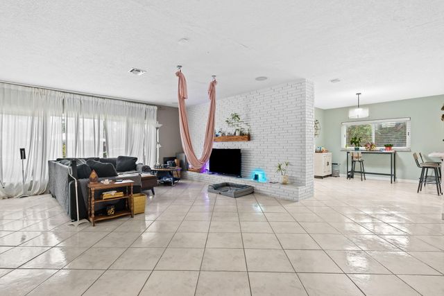 939 Buchanan Street, Hollywood, FL 33019