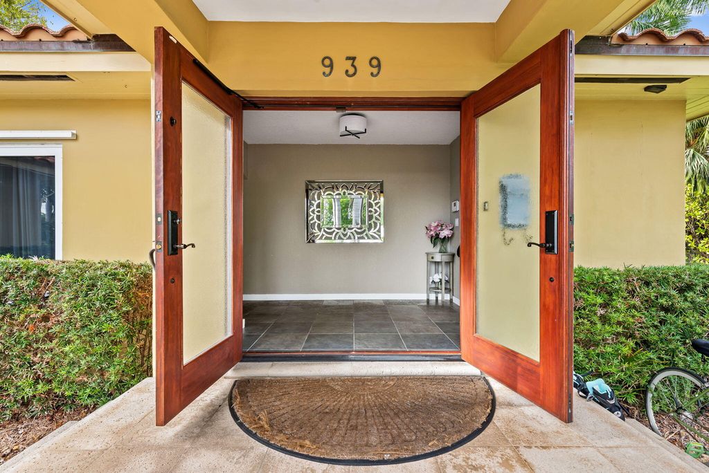 939 Buchanan Street, Hollywood, FL 33019