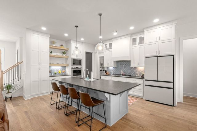 7680 Via Roma Avenue, Springdale, AR 72762