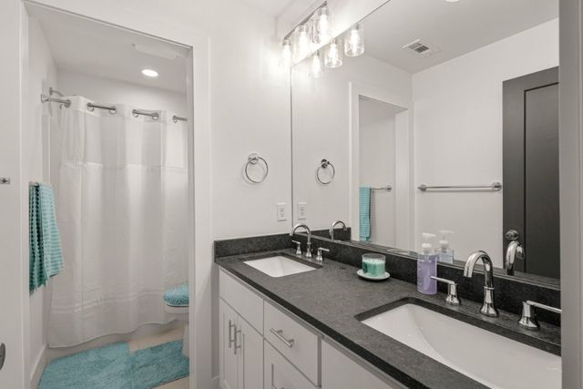 7680 Via Roma Avenue, Springdale, AR 72762