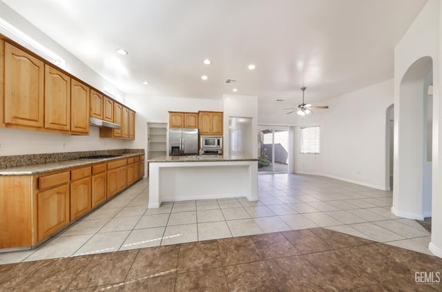 5306 Vista Del Mar Avenue, Bakersfield, CA 93311