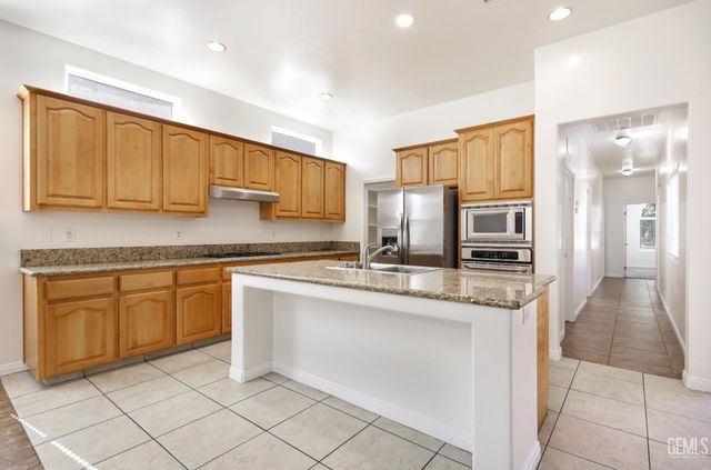 5306 Vista Del Mar Avenue, Bakersfield, CA 93311