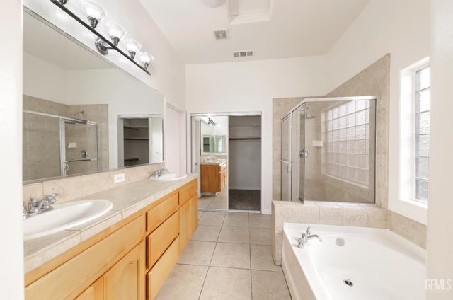 5306 Vista Del Mar Avenue, Bakersfield, CA 93311