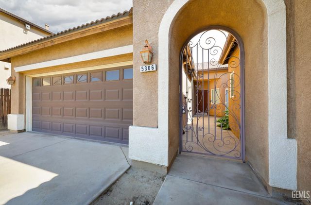 5306 Vista Del Mar Avenue, Bakersfield, CA 93311