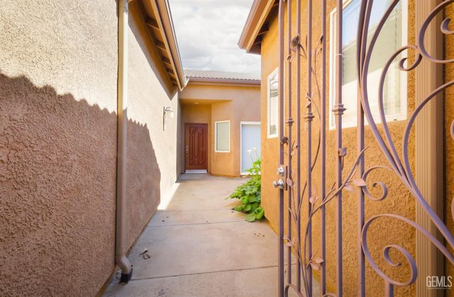 5306 Vista Del Mar Avenue, Bakersfield, CA 93311