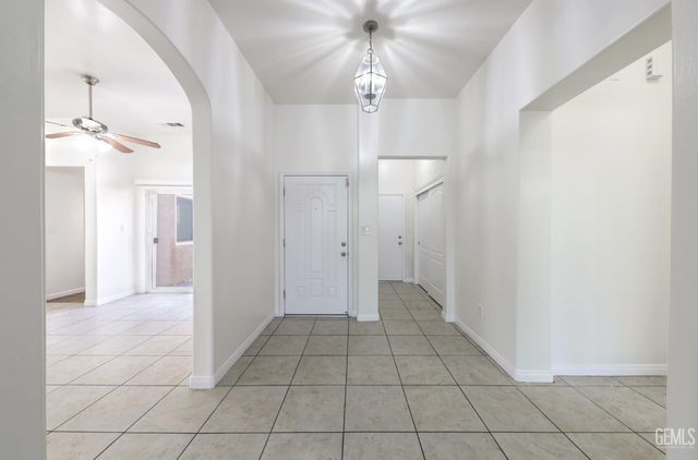 5306 Vista Del Mar Avenue, Bakersfield, CA 93311