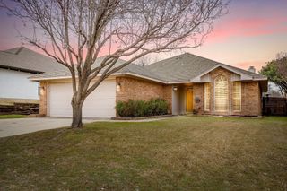5712 Springtide Drive, Fort Worth, TX 76135