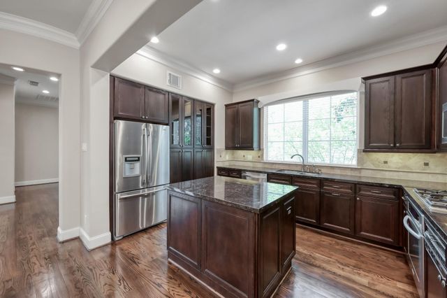 2101 Elmen Street, Houston, TX 77019