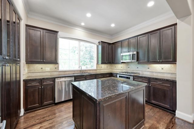 2101 Elmen Street, Houston, TX 77019