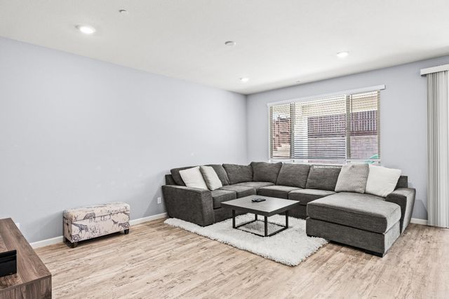 3627 Edington Dr, Rancho Cordova, CA 95742
