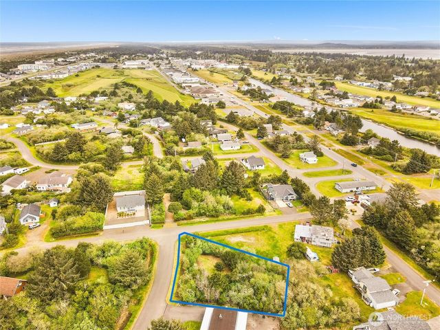 113 Jib Street NW, Ocean Shores, WA 98569