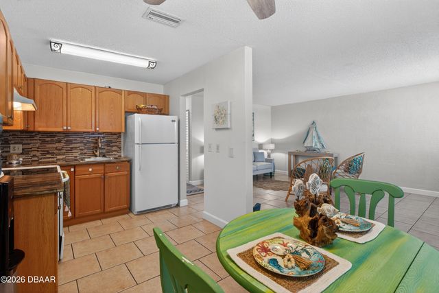 411 N Halifax Ave Apt 303, Daytona Beach, FL 32118
