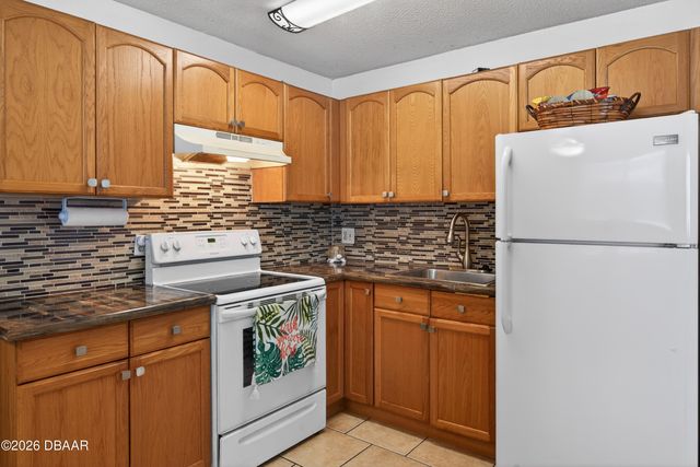 411 N Halifax Ave Apt 303, Daytona Beach, FL 32118