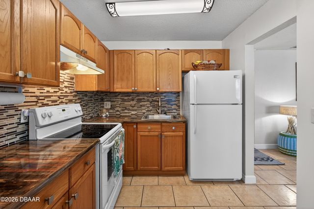 411 N Halifax Ave Apt 303, Daytona Beach, FL 32118
